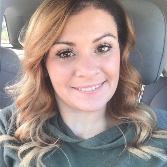 Meet your Posher, Nichole - Picture 1 of 1